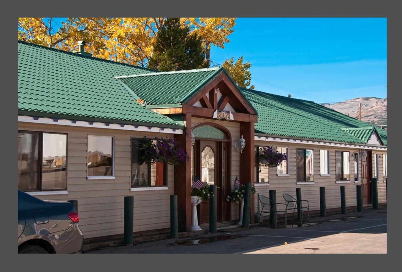 Dancing Bears Inn East Glacier Park Village Εξωτερικό φωτογραφία